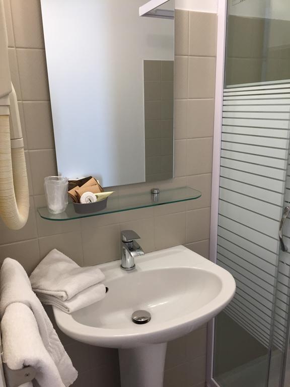 Hotel De La Bonnheure Bracieux Eksteriør bilde